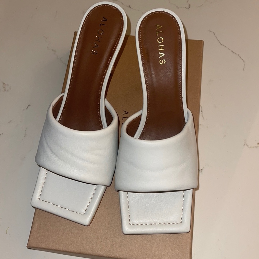 Brand new Alohas heels size: 8